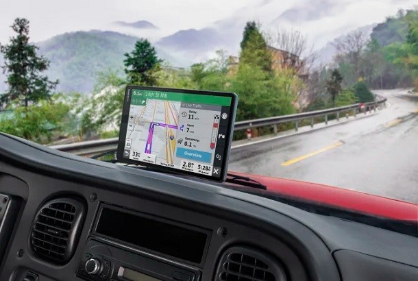 Meilleur GPS poids lourds : comparatif et classement des GPS camion